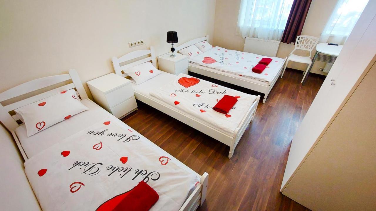Happy Hotel Рига Екстериор снимка