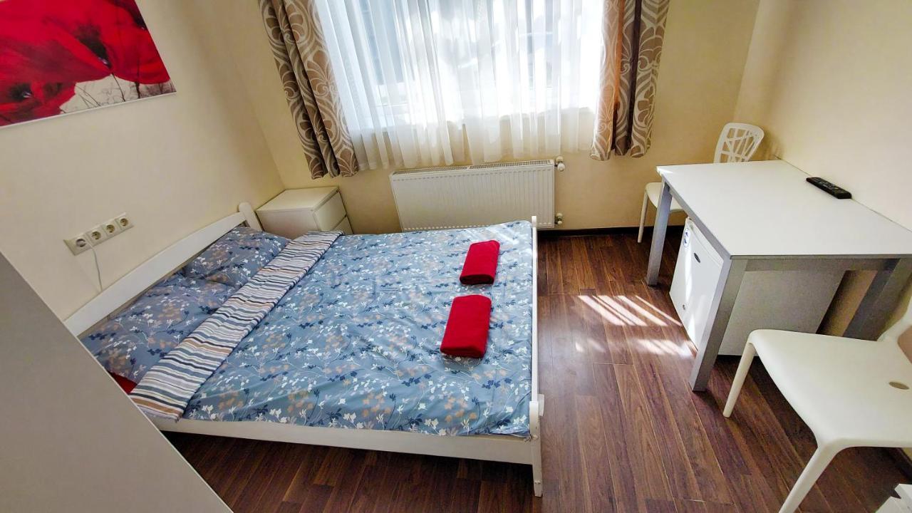 Happy Hotel Рига Екстериор снимка