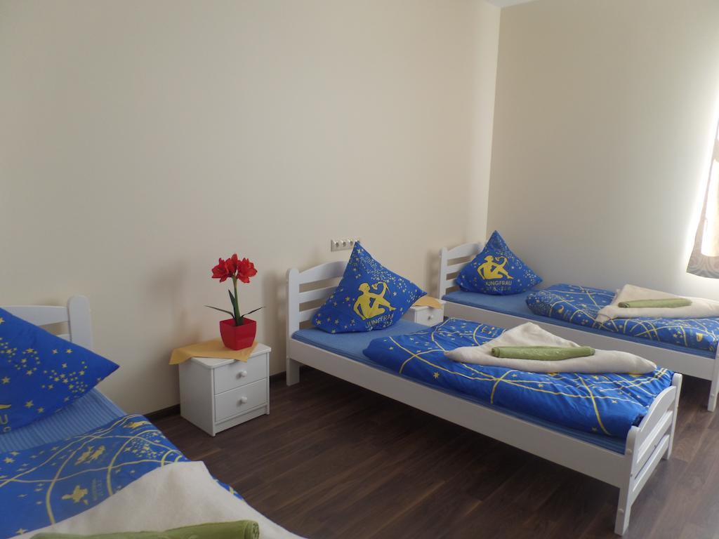 Happy Hotel Рига Стая снимка