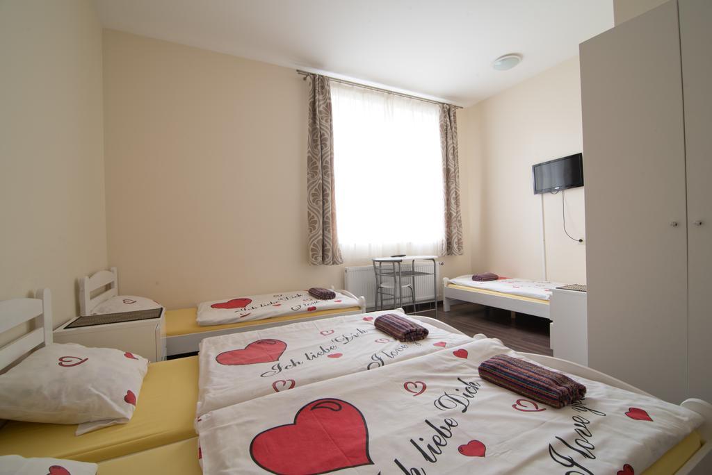 Happy Hotel Рига Екстериор снимка