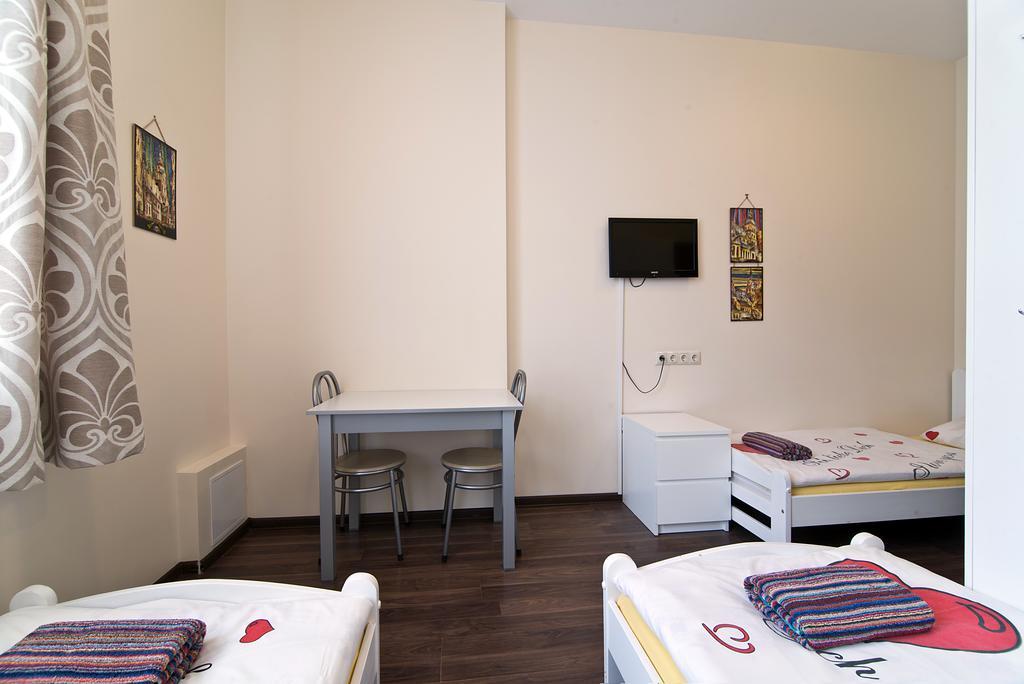 Happy Hotel Рига Екстериор снимка