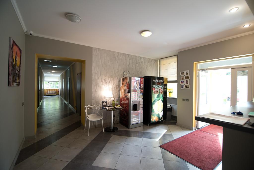 Happy Hotel Рига Екстериор снимка