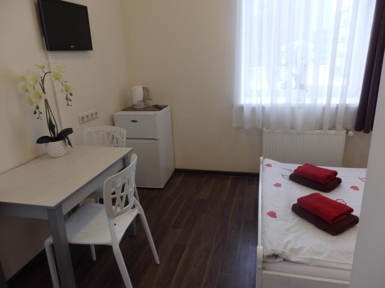 Happy Hotel Рига Екстериор снимка